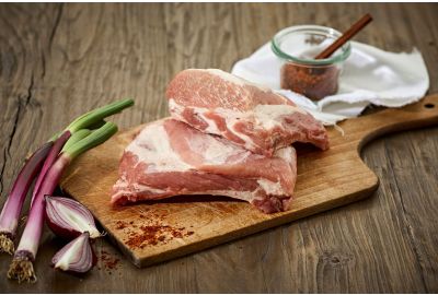 Rezept: Knusprige Spareribs mit würzigen Kartoffelecken, Honig-Senf-Sauce & Krautsalat