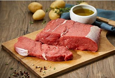 Rezept: Saftiges Roastbeef mit Ofenkartoffeln & bayerischem Krautsalat