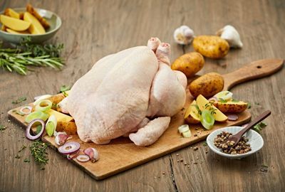 Rezept für saftiges Brathähnchen vom Grill