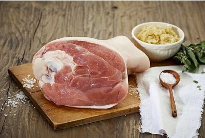 Oktoberfest Rezept: Bayerische Surhaxe mit Kartoffelknödeln und Gurkensalat