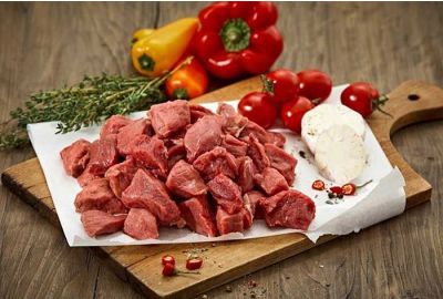 Herbst-Rezept: Deftiges Gulasch mit Kartoffeln & Krautsalat