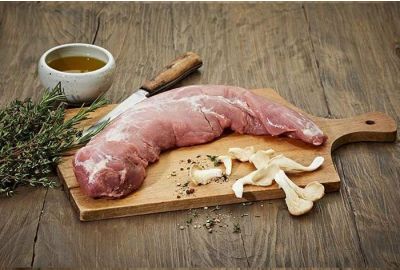 Schweinefilet mediterrane Art mit Rosmarinkartoffel und geröstetem Gemüse